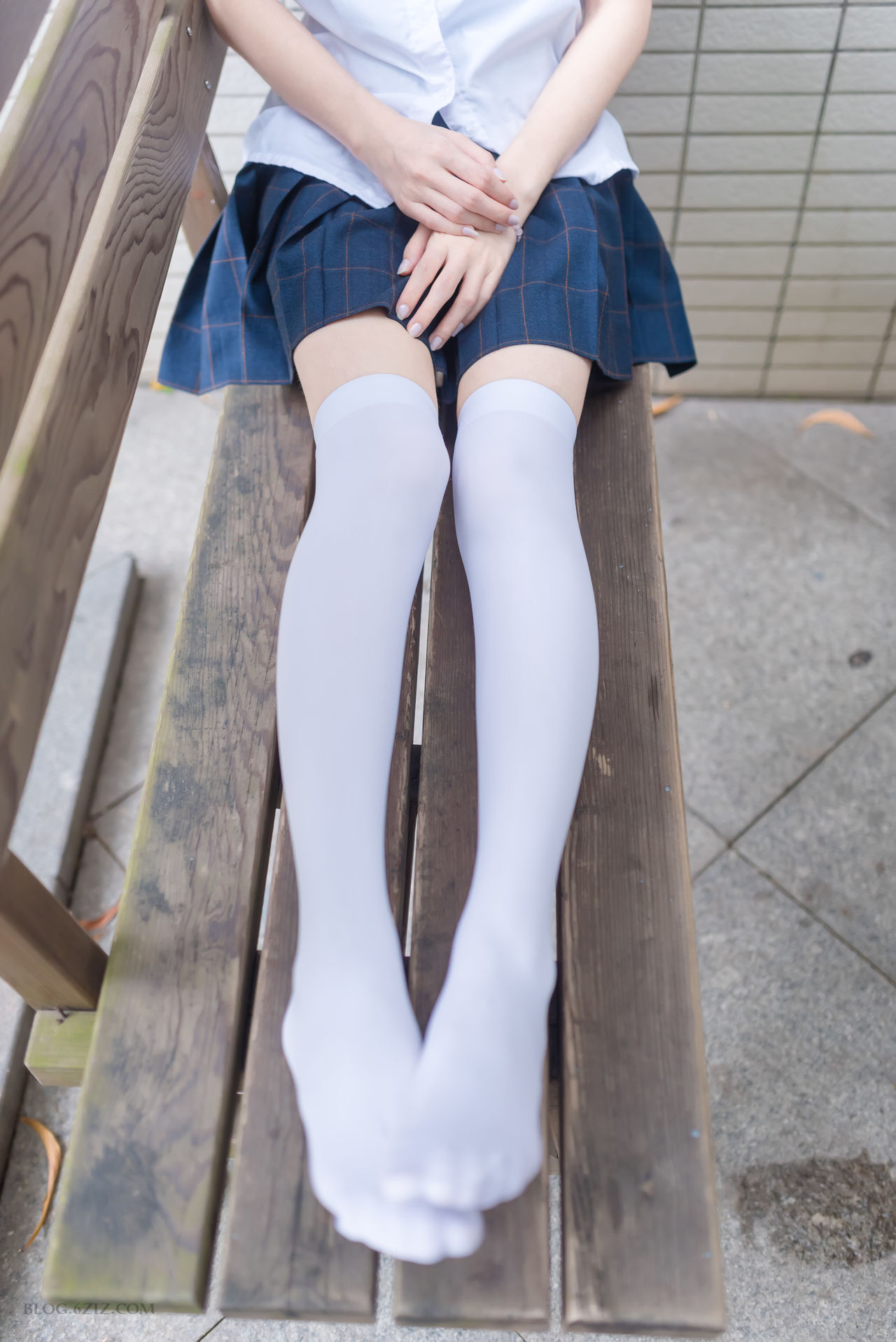 手机壁纸长筒袜美女校服jk性感大长腿图片